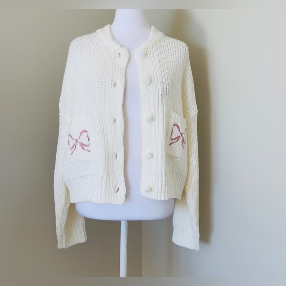 Lush Ivory & Pink Cropped Long Sleeve Button Down Crewneck Knit Cardigan NWT - Picture 4 of 8